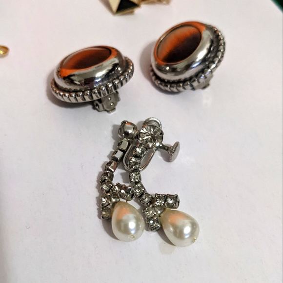 Lot of Clip On Earrings - Picture 2 of 4